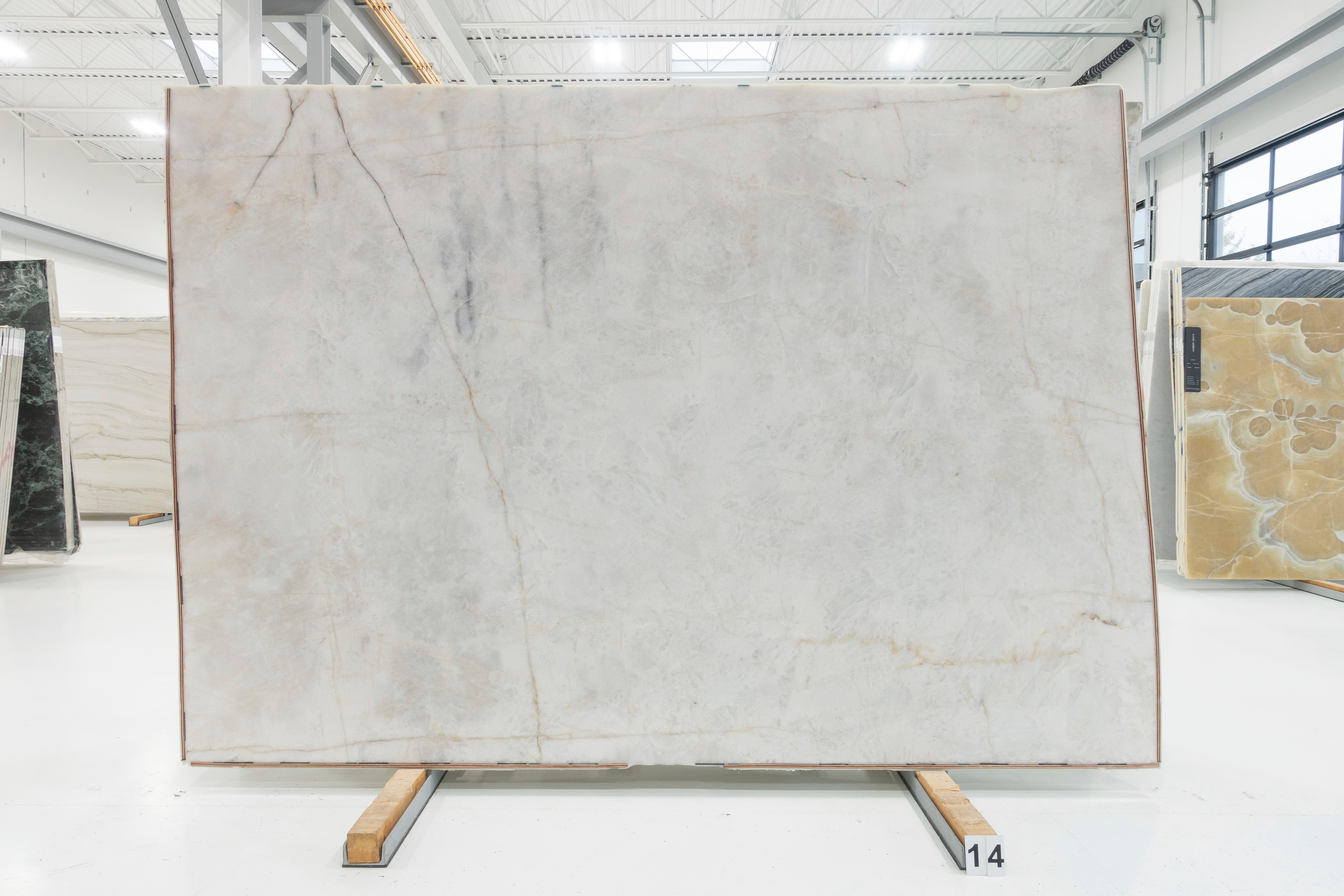 CRISTALLO / BIANCO LUNA 2CM QUARTZITE