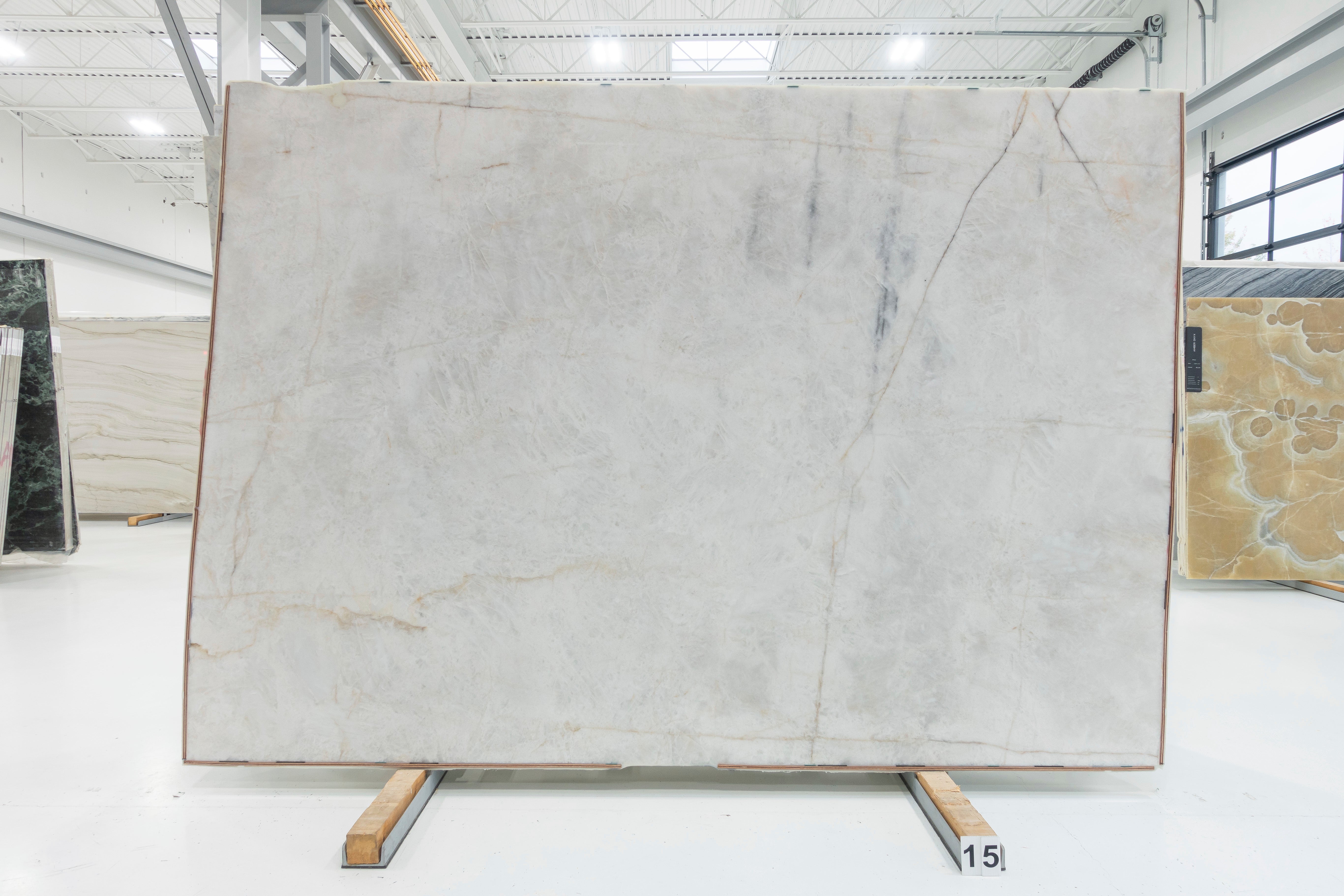 CRISTALLO / BIANCO LUNA 2CM QUARTZITE