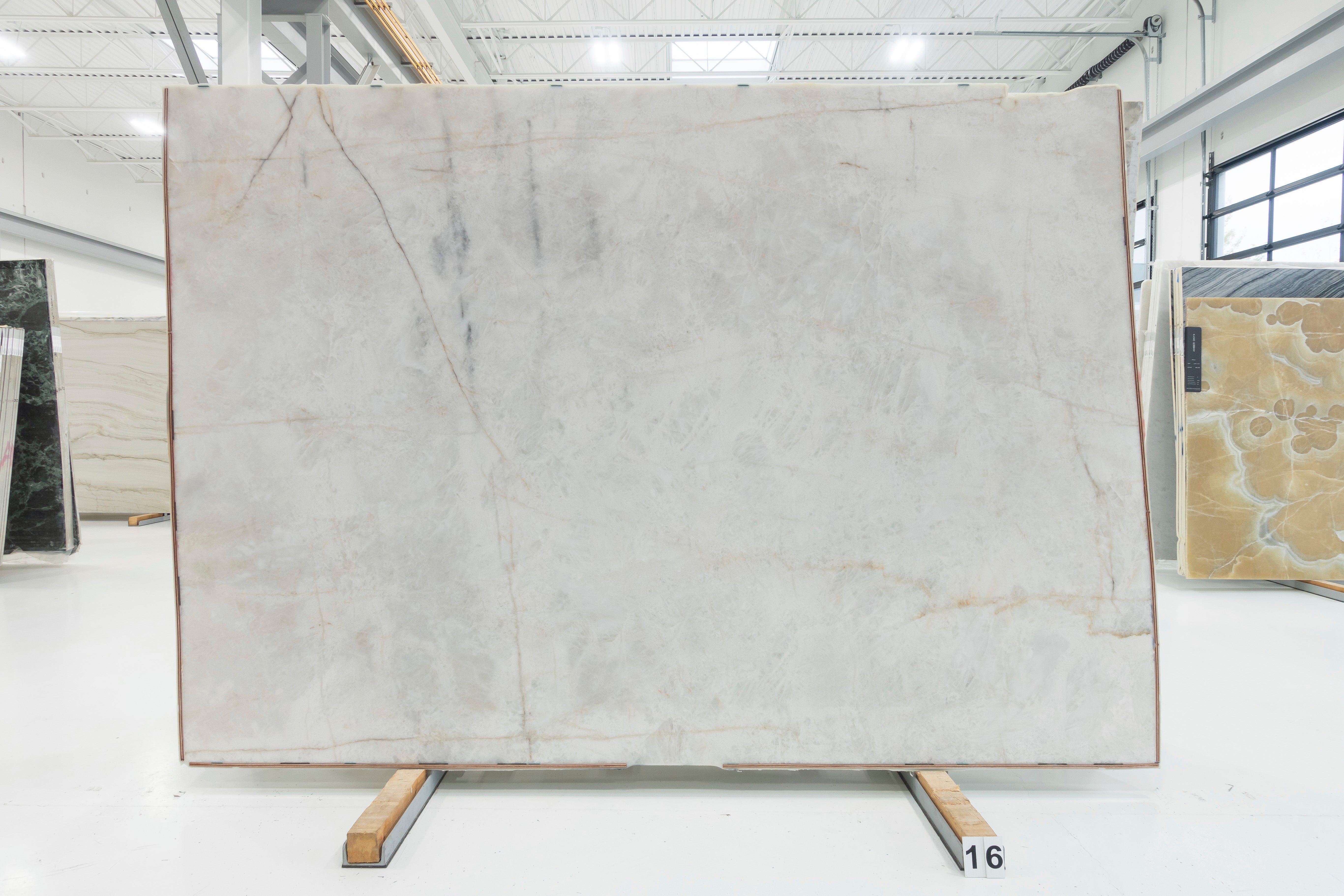 CRISTALLO / BIANCO LUNA 2CM QUARTZITE