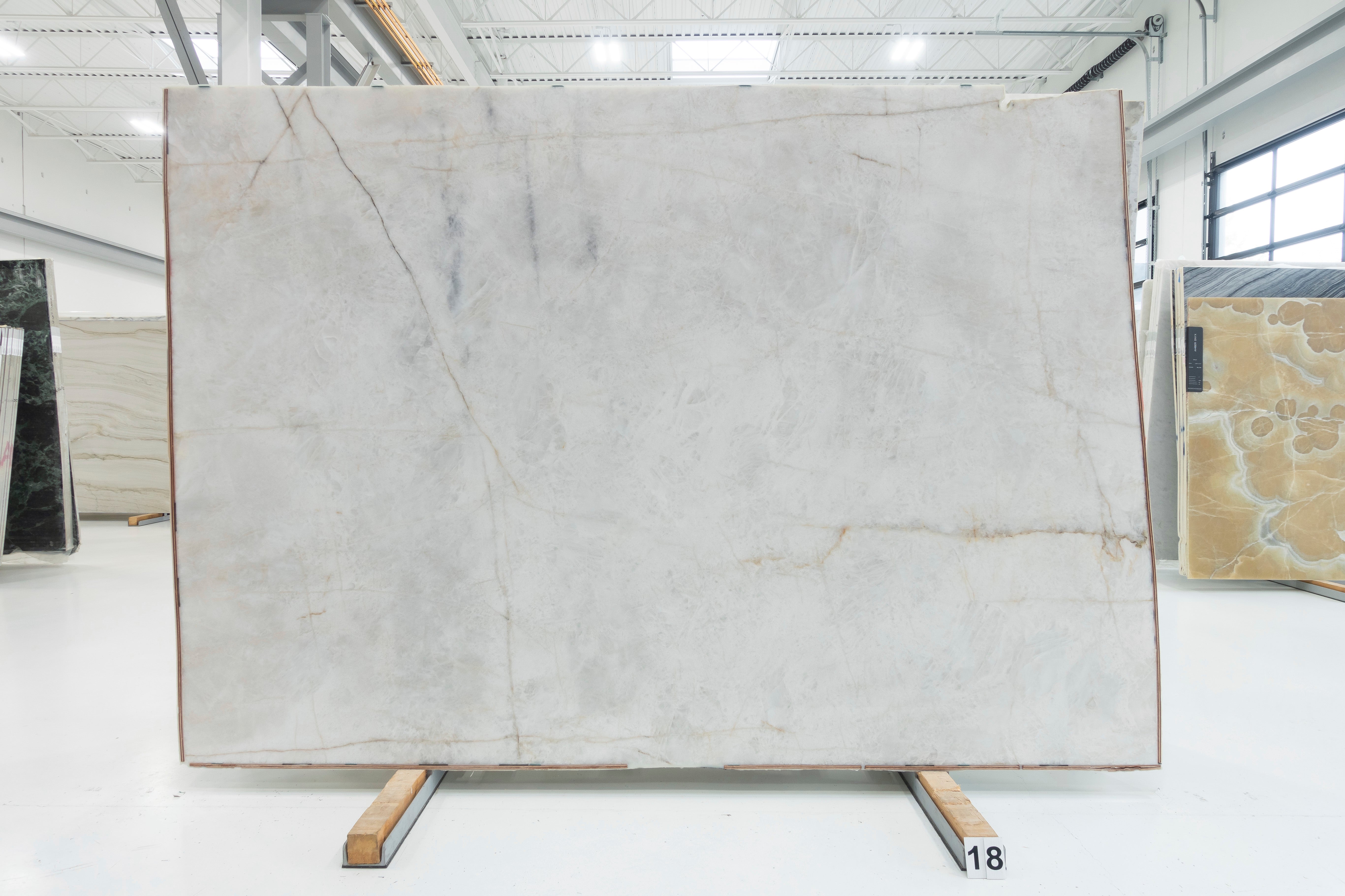 CRISTALLO / BIANCO LUNA 2CM QUARTZITE