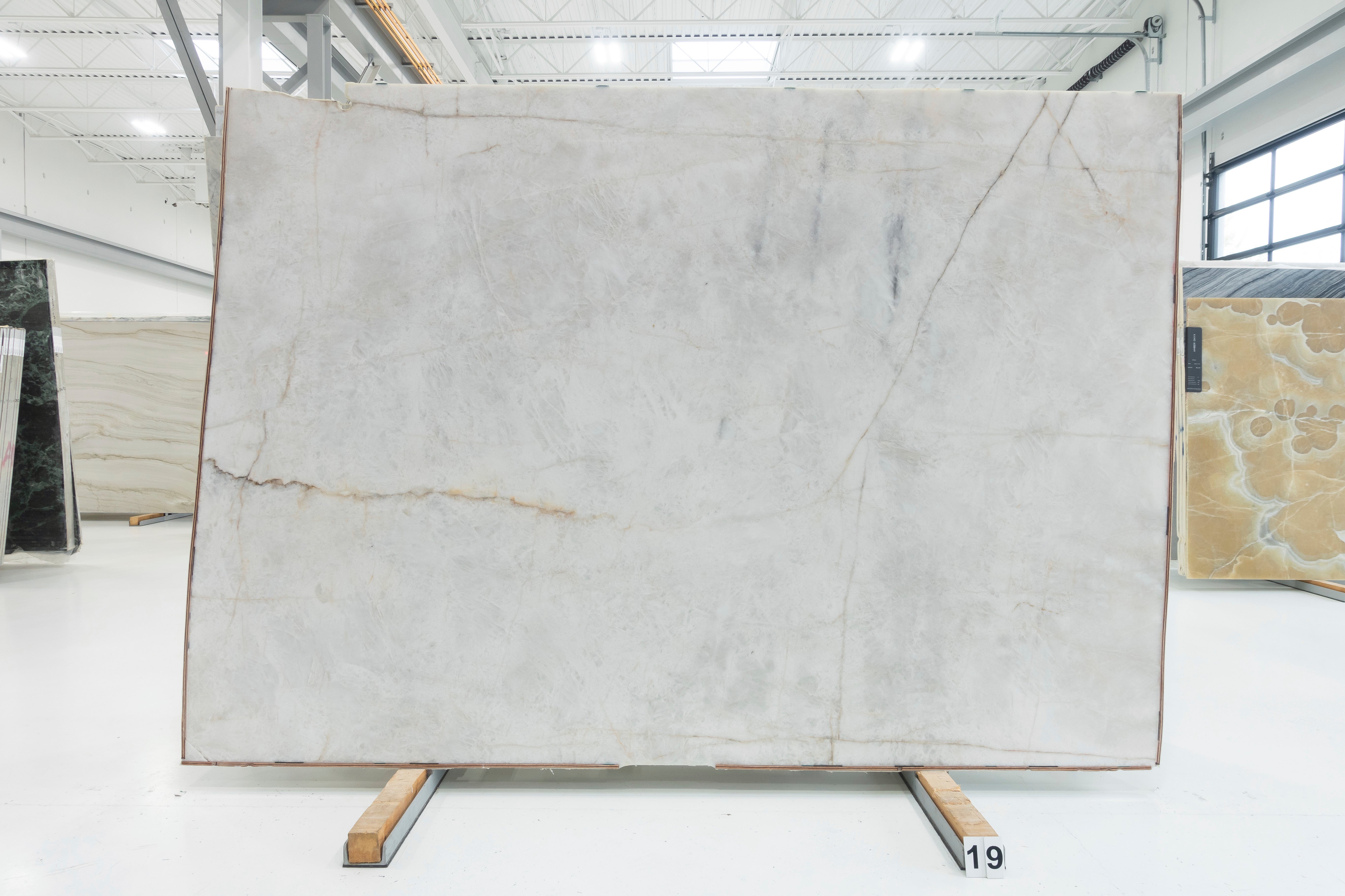 CRISTALLO / BIANCO LUNA 2CM QUARTZITE