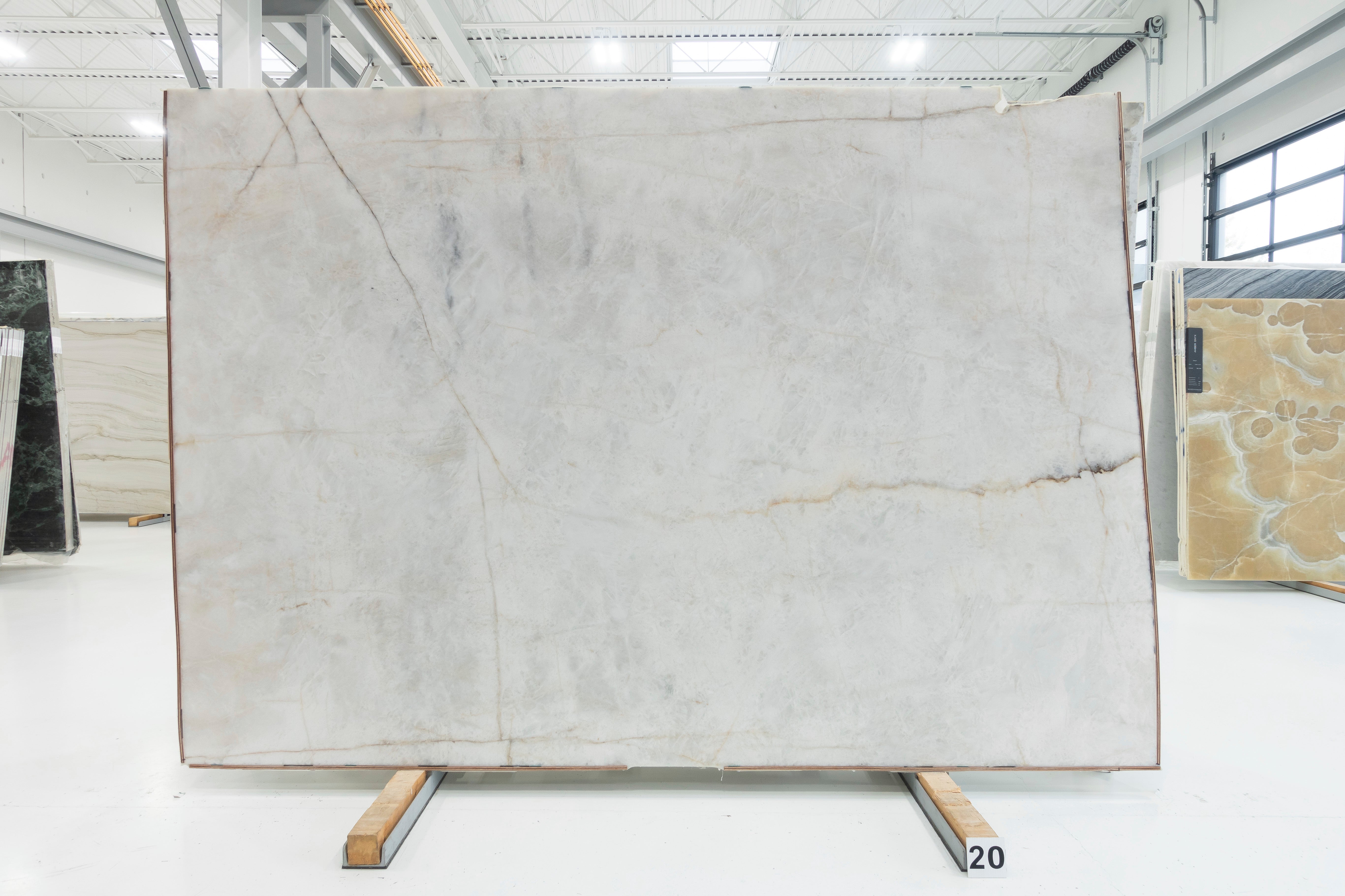 CRISTALLO / BIANCO LUNA 2CM QUARTZITE