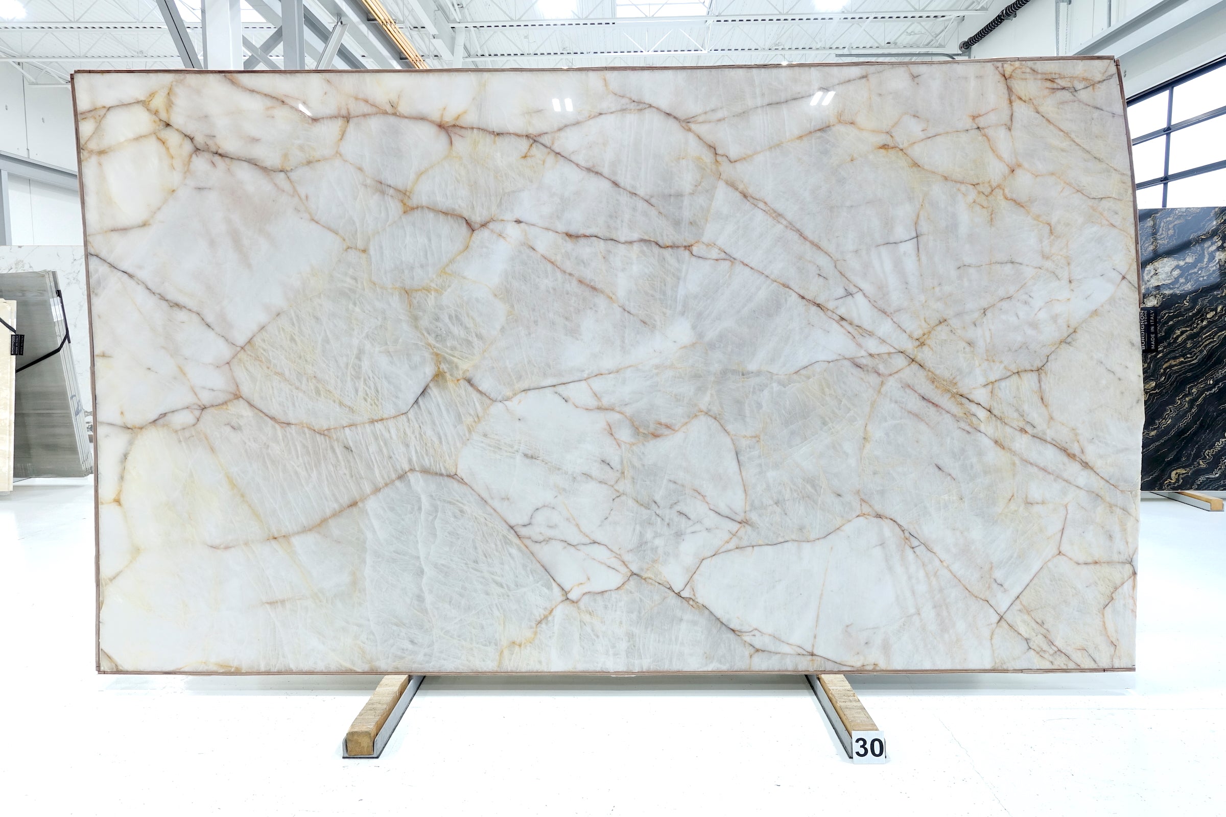 CRISTALLO GOLD 2CM QUARTZITE