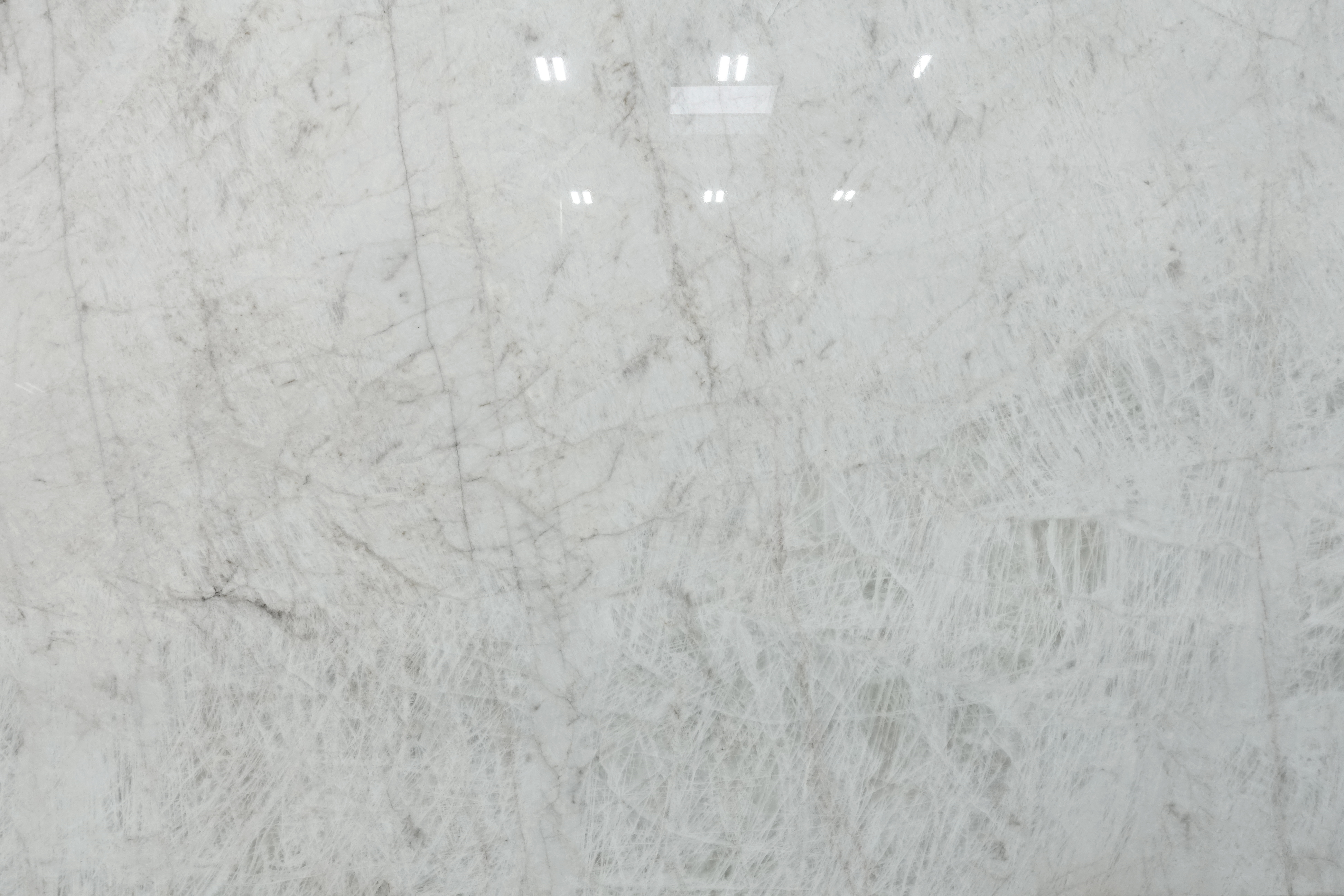 CRISTALLO / BIANCO LUNA 2CM QUARTZITE