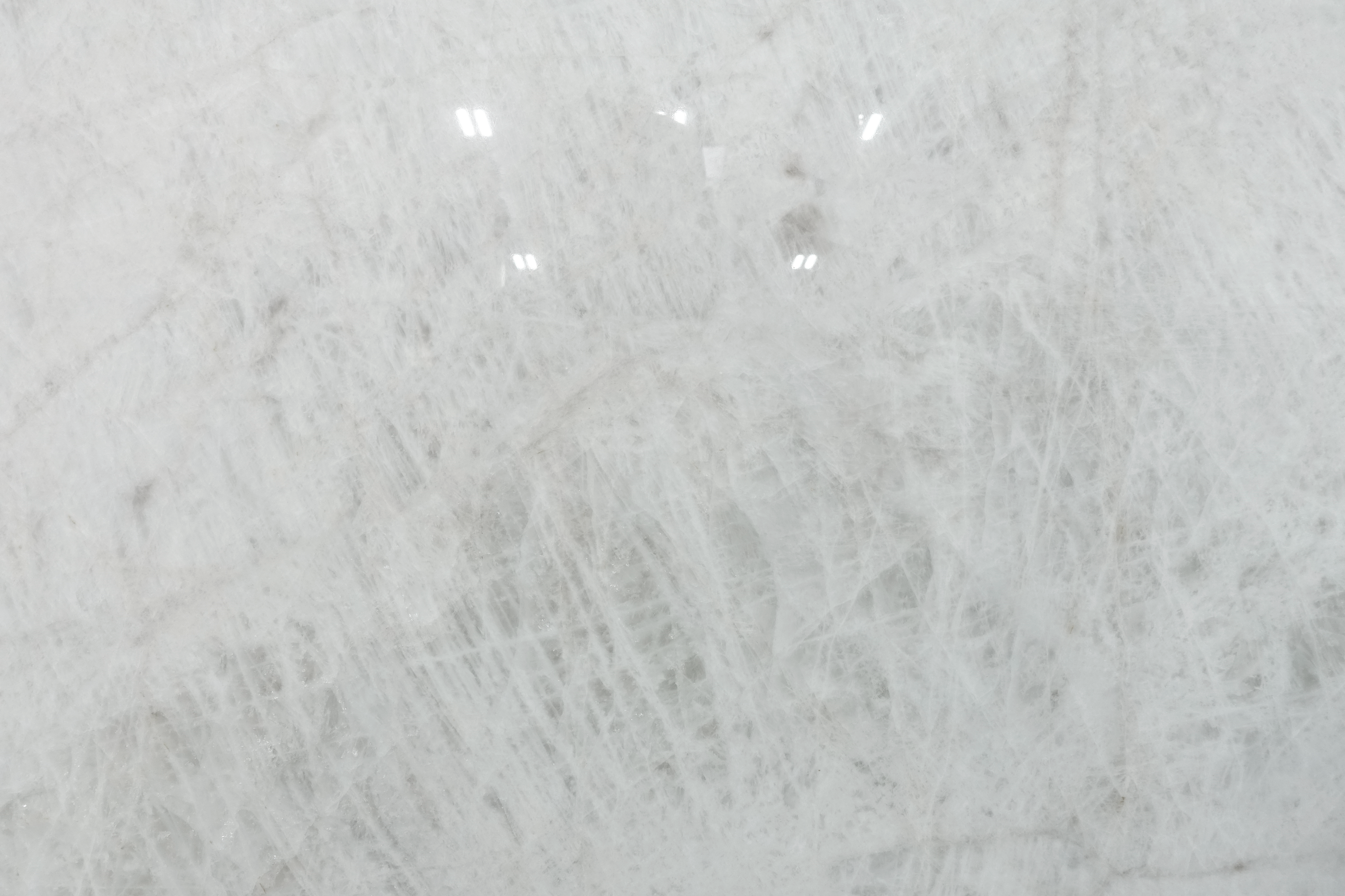 CRISTALLO / BIANCO LUNA 2CM QUARTZITE