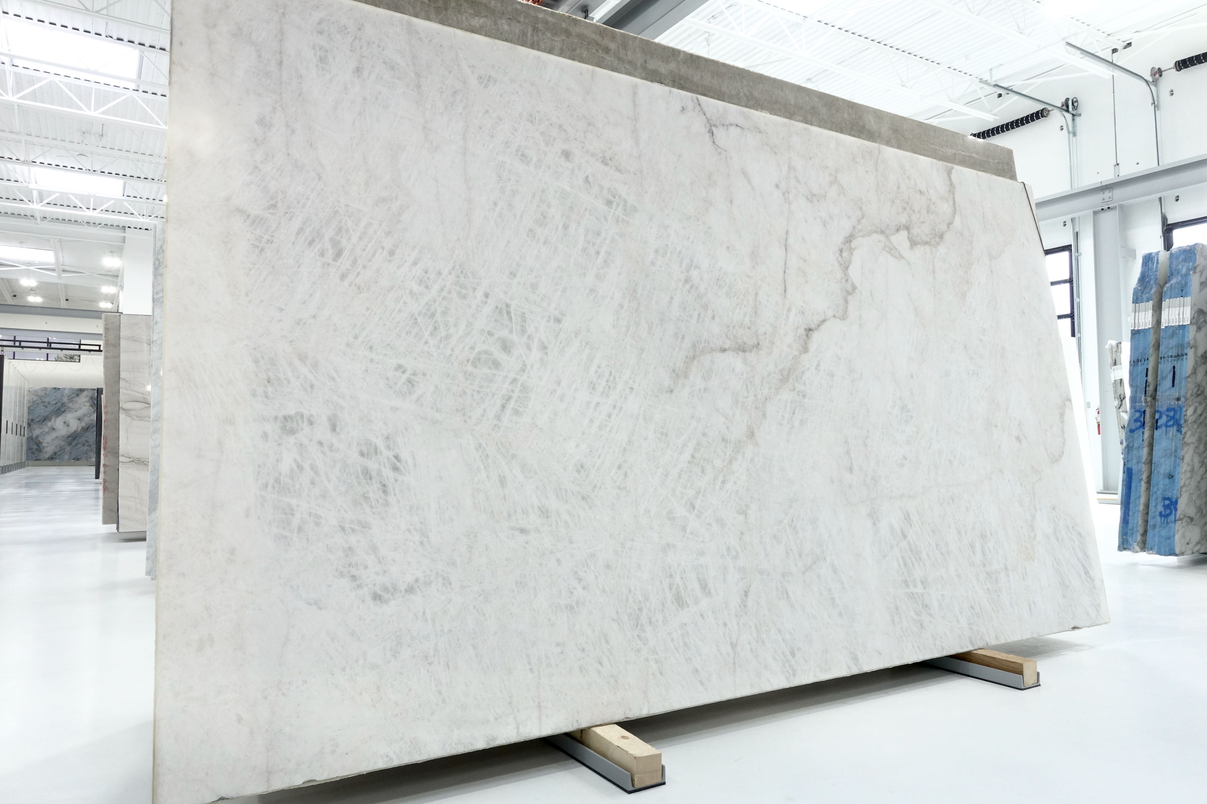 CRISTALLO / BIANCO LUNA 2CM QUARTZITE