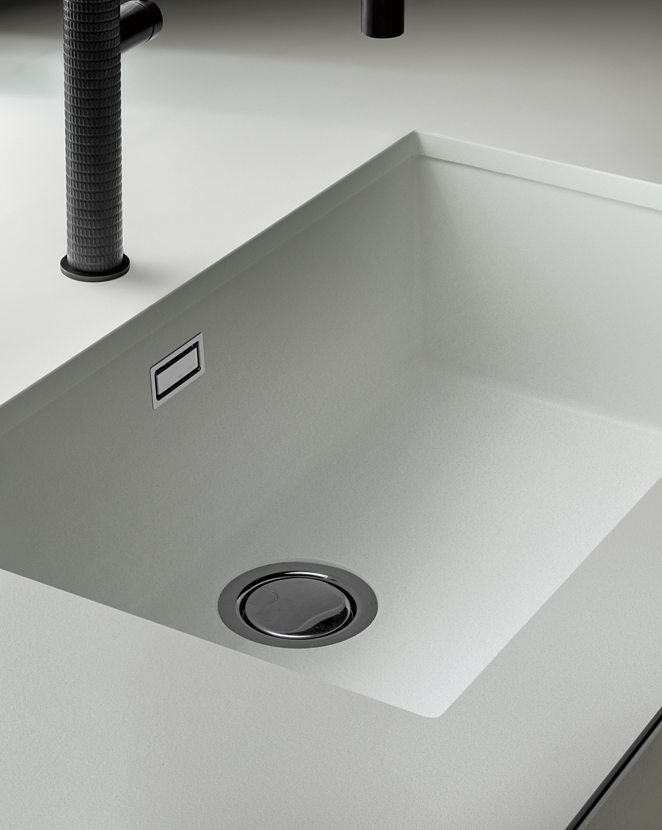 LIDO QUARTZ NATURAL GREY HONED LQ721